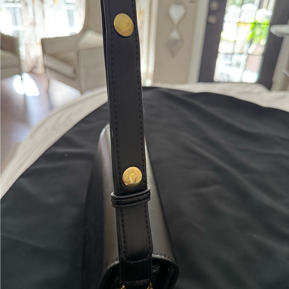 Elegant Black Leather Bag - Picture 4 of 9